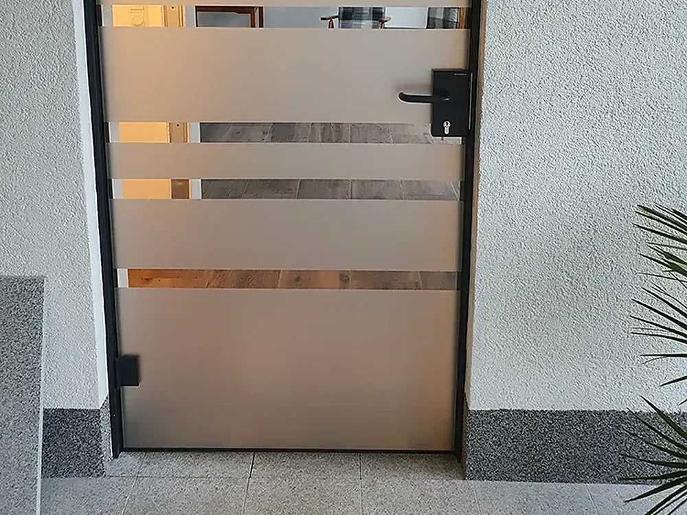 Ganzglastür, Wels