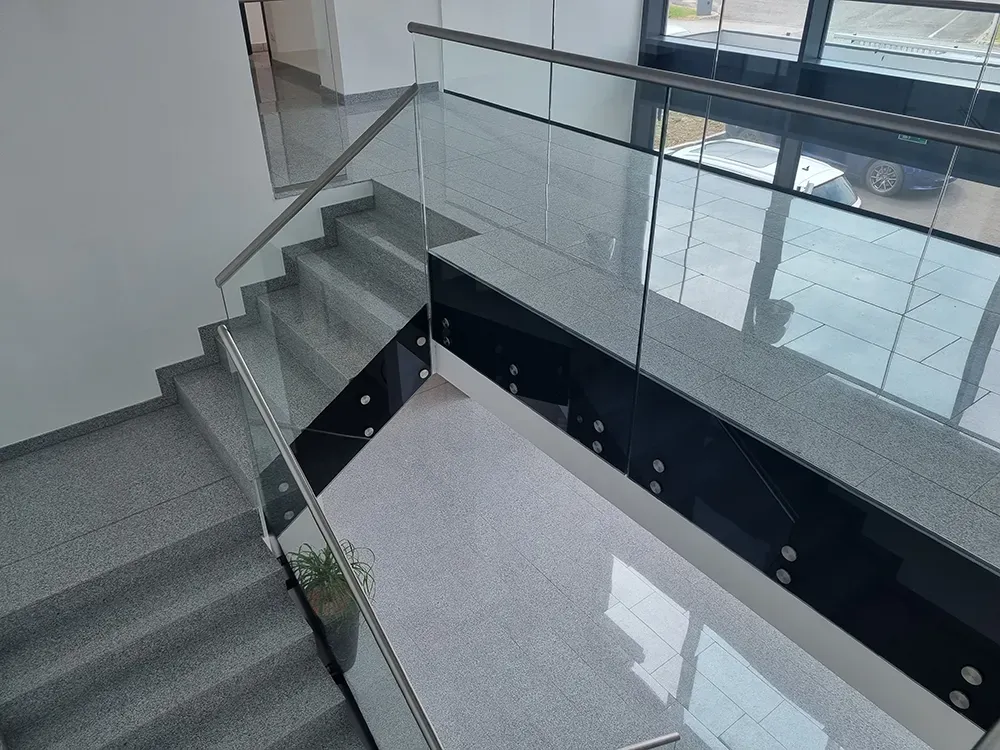 Glasgeländer, Kirchdorf