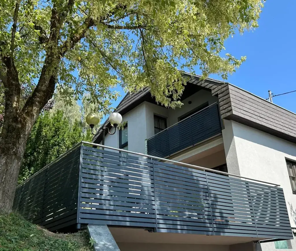 Balkongeländer Alu mit HPL-Platten, Dietach