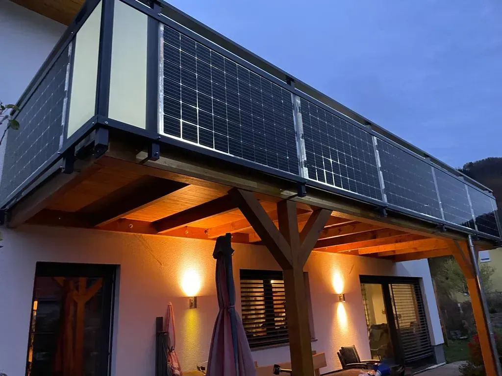Solargeländer mit Alu-Säulen, Wels